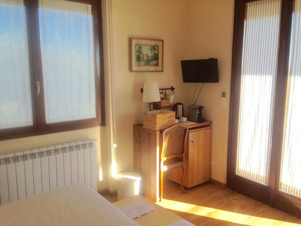 Dal Generale Hotel Moniga del Garda Phòng bức ảnh