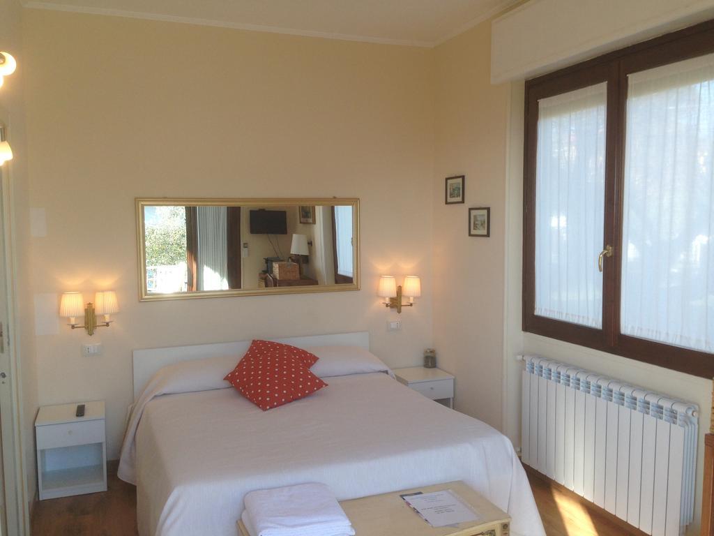 Dal Generale Hotel Moniga del Garda Phòng bức ảnh