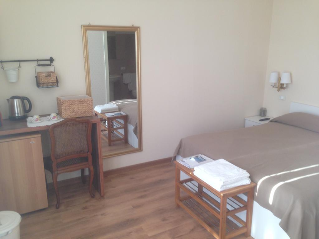 Dal Generale Hotel Moniga del Garda Phòng bức ảnh