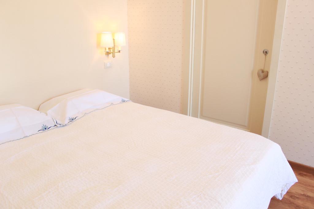 Dal Generale Hotel Moniga del Garda Ngoại thất bức ảnh